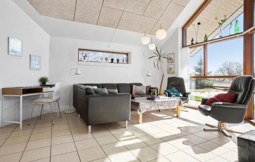 Vinderup House | Beautiful Home In Vinderup With Sauna