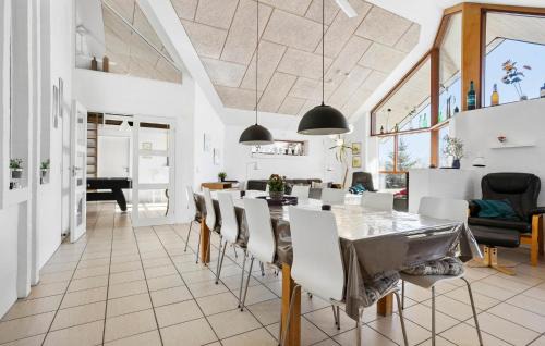 Vinderup House | Beautiful Home In Vinderup With Sauna
