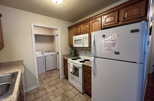 West Plains House | Beautiful Home in West Plains, 2Bed 2Bath, New Furniture