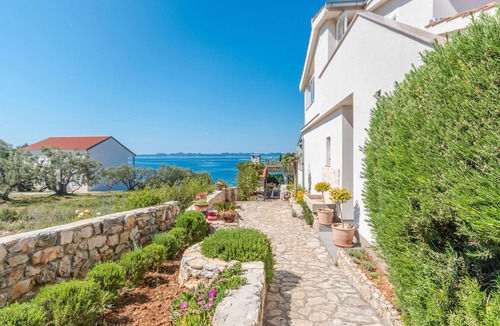 Zdrelac House | Beautiful home in Zdrelac with house sea view