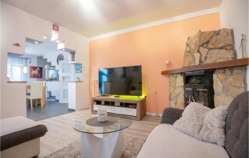 Zmijavci House | Beautiful Home In Zmijavci