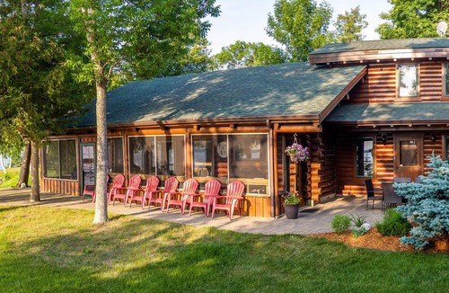 Walker House | Beautiful Home just 25' from shoreline of Leech Lake just 5 minutes from Walker