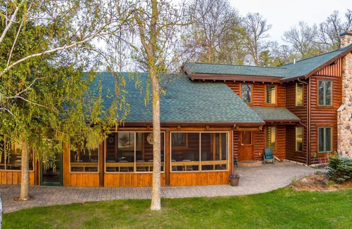Walker House | Beautiful Home just 25' from shoreline of Leech Lake just 5 minutes from Walker
