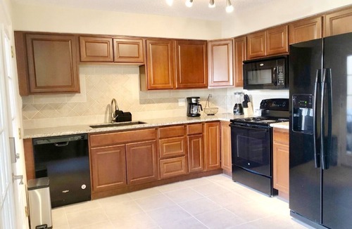 Briarforest House | Beautiful Home near Downtown| King bed