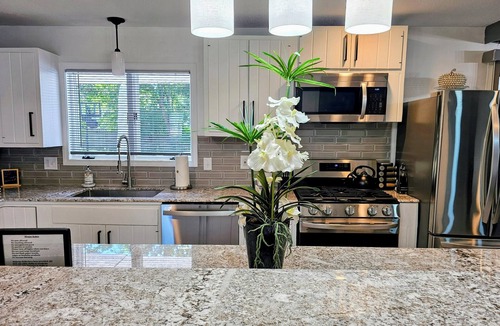 Syracuse House | Beautiful home near Drumlins Country Club/SU
