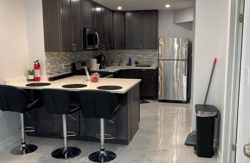 Chatham House | Beautiful home near WhiteSox Stadium and Downtown Chicago.