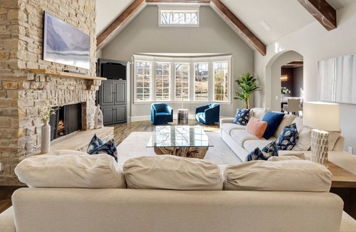 Jenks House | Beautiful home on Acre Lot in Jenks.