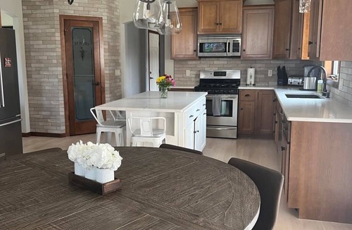 Neenah House | Beautiful home Sleeps 10 with Heated Inground Pool