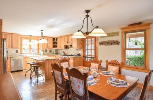South Chatham House | Beautiful Home w Artistic Flair