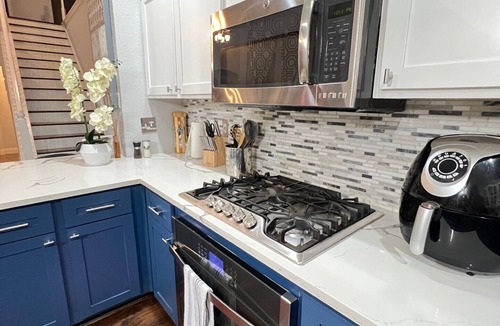South Arlington House | Beautiful Home W/Heated Pool- Sleeps 16, Pets & Small Events Allowed W/Approval
