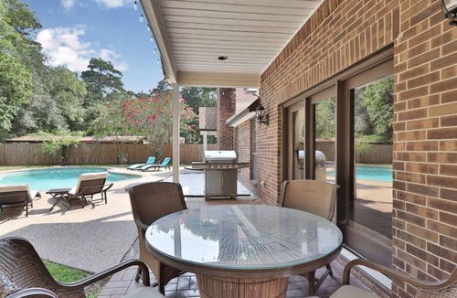 Conroe House | Beautiful Home w/Pool & Separate Guesthouse on 6 Acres