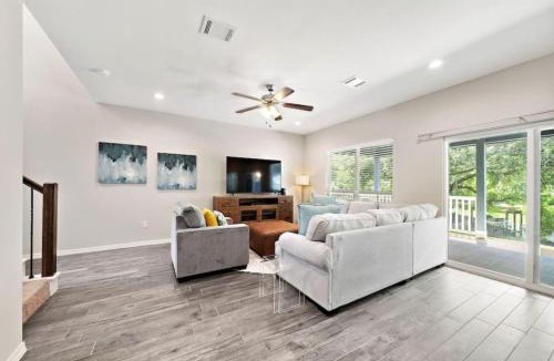 West Livingston House | Beautiful home with lake views and in-ground pool