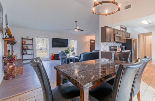Flower Mound House | Beautiful home with backyard