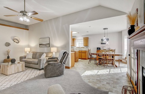 Voth House | Beautiful Home with Amazing back patio. 3br/2bth - sleeps 8.