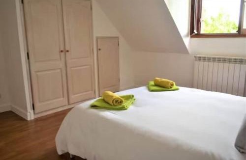 Orgeval Apartment | Beautiful home with free parking