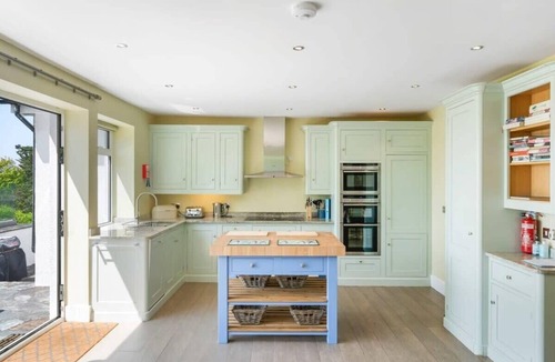 Rock House | Beautiful Home with Pool Overlooking Camel Estuary