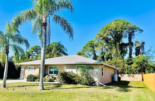 South Venice House | BEAUTIFUL HOME WITH HEATED POOL!