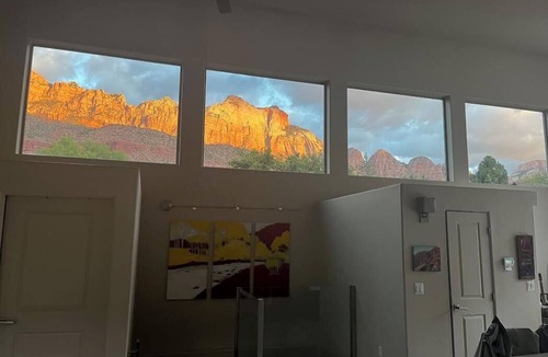 Zion National Park South Entrance House | Beautiful Home with private Infinity Edge Pool 2 miles to ZNP main entrance