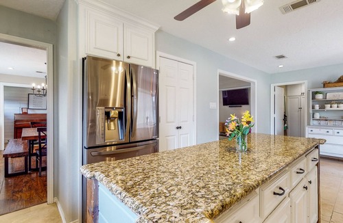 Tomball House | Beautiful Home with pool, fireplace, pool table, hot tub, & W/D