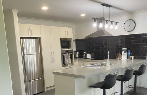 Kihikihi House | Beautiful home with rural views