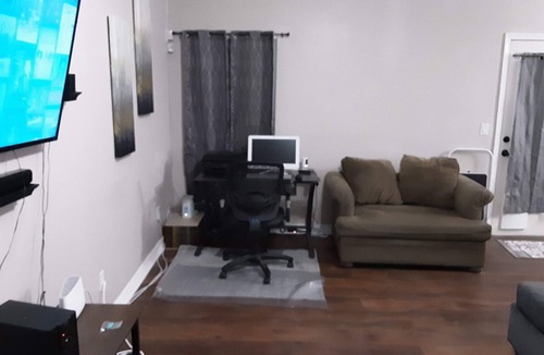 Biggs Field House | Beautiful Home with spacious rooms and backyard!