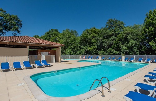 Le Bourg House | Beautiful house in a holiday park with a pool
