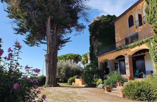 Caldes d'Estrac Villa | Beautiful house with Medieval tower