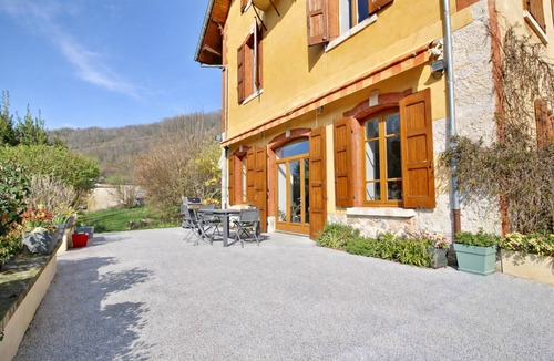 Saint-Bueil Villa | Beautiful house 240 m2 with swimming pool - 6 Bedrooms - Park 5500m2