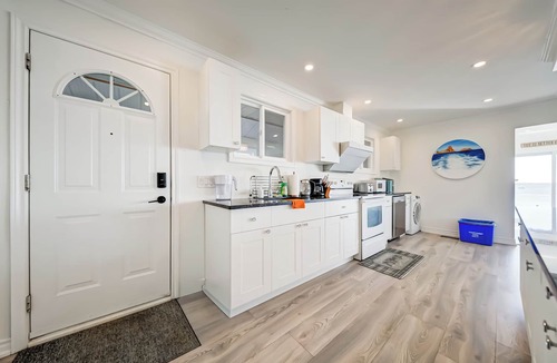 Innisfil House | Beautiful House by Lake Simcoe