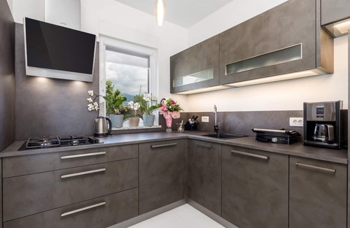 Sarsoni House | Beautiful house for 8 with spacious swimming pool