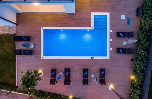 Sarsoni House | Beautiful house for 8 with spacious swimming pool
