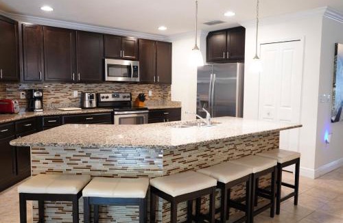 Crystal Cove House | Beautiful House Minutes from Disney