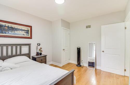 Scarborough Apartment | Beautiful house near bluffers beach, 25 minutes to Toronto Downtown, free parking, and wifi