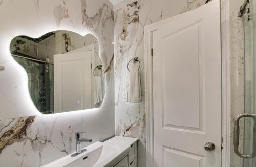 Scarborough Apartment | Beautiful house near bluffers beach, 25 minutes to Toronto Downtown, free parking, and wifi