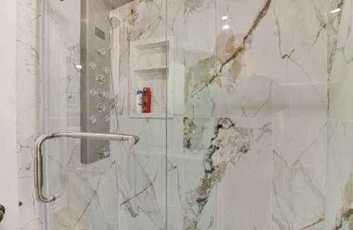Scarborough Apartment | Beautiful house near bluffers beach, 25 minutes to Toronto Downtown, free parking, and wifi