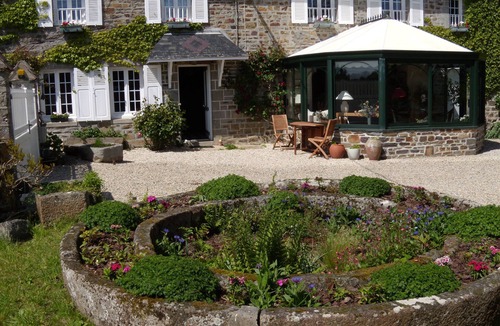 Granville House | Beautiful house, nice garden