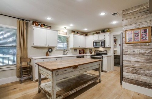 Boerne House | Beautiful house on 10 acre private lake stocked with bass, 4.5 miles from Boerne