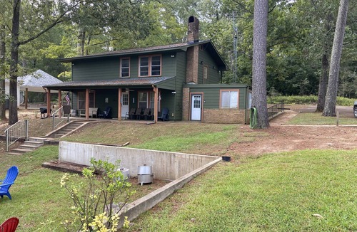 Negreet House | Beautiful House On The Lake