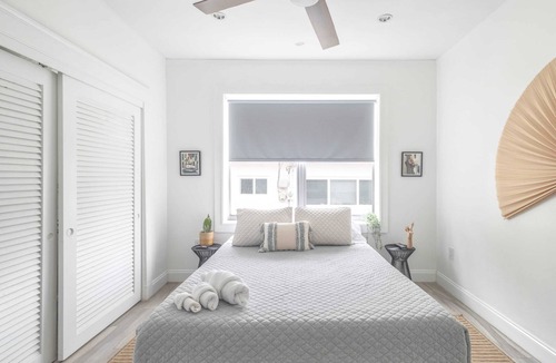 The Roads House | Beautiful House Sleep 8 with Pool & Free Parking