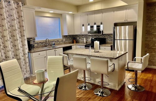 Aloha Condo | Beautiful house