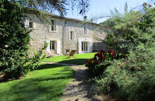 Baillargues House | Beautiful house with character, in a quiet area with large park, courtyard, 20 minutes from the beaches.