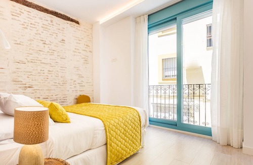 El Arenal Villa | Beautiful house with 6 bedrooms, 7 bathrooms and 2 terraces
