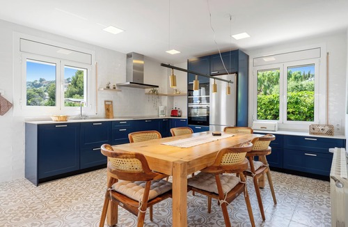 El Vendrell House | Beautiful house with large garden and pool - ideal for families and groups!