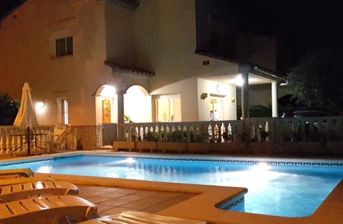 L'Escala Villa | Beautiful house with private pool, barbecue and Wi-Fi