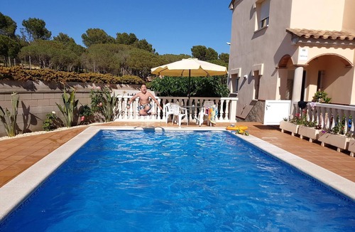 L'Escala Villa | Beautiful house with private pool, barbecue and Wi-Fi