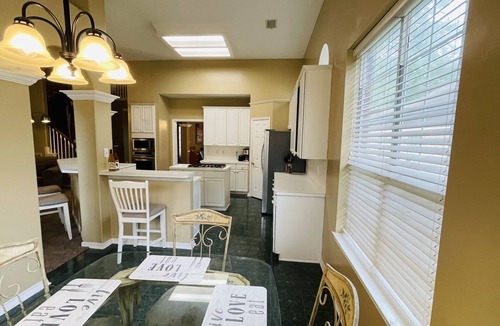 Porter House | Beautiful Houston Superb 4/5 bedroom Executive Home