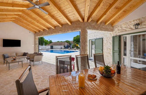 Sibenik House | Beautiful home in Dubrava kod Sibenika with sauna