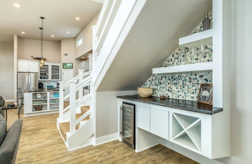 Surfside Beach House | Beautiful inside and out! "Bluewater Bungalow"