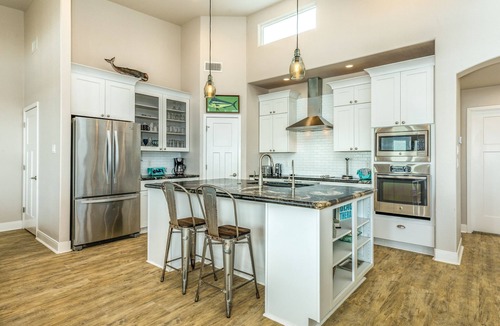 Surfside Beach House | Beautiful inside and out! "Bluewater Bungalow"