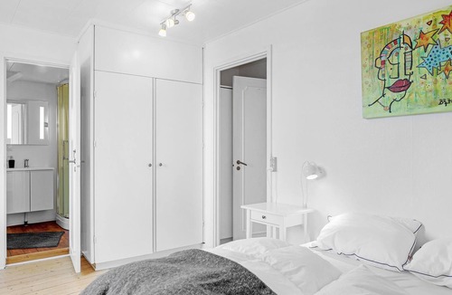 Ronne House | Beautiful, inviting two-story vacation rental with a cozy terrace that provides ocean views, comfort